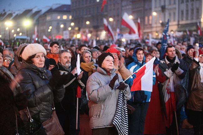 Rocznica smoleńska: w drodze pod pałac