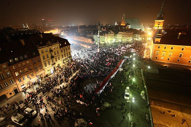 Rocznica smoleńska: w drodze pod pałac