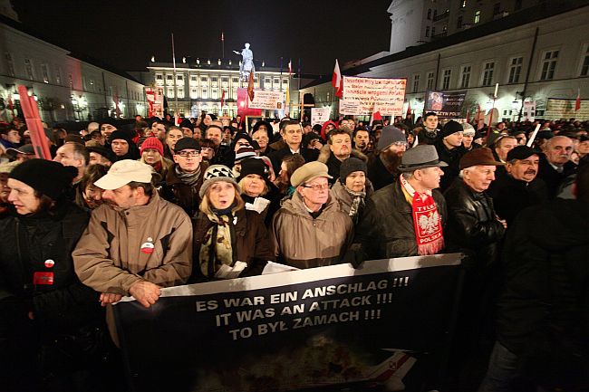 Rocznica smoleńska: w drodze pod pałac