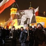 Smoleńska rocznica: pochód tysiąca flag