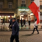 Smoleńska rocznica: pochód tysiąca flag