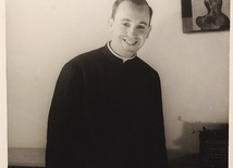 Zdjęcie z lat 60., gdy Jorge Bergoglio pracował jako nauczyciel w szkole średniej