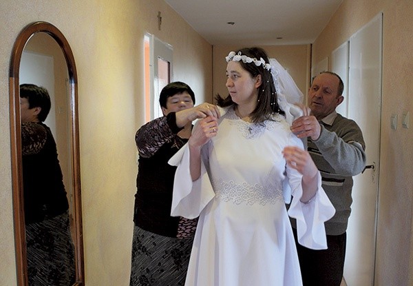 W tej sukni Paulina Kucińska składała ślub czystości w katedrze łowickiej