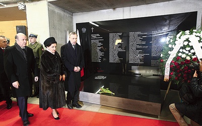 Ministrowie Zdrojewski i Rostowski towarzyszyli wdowie po prezydencie Ryszardzie Kaczorowskim