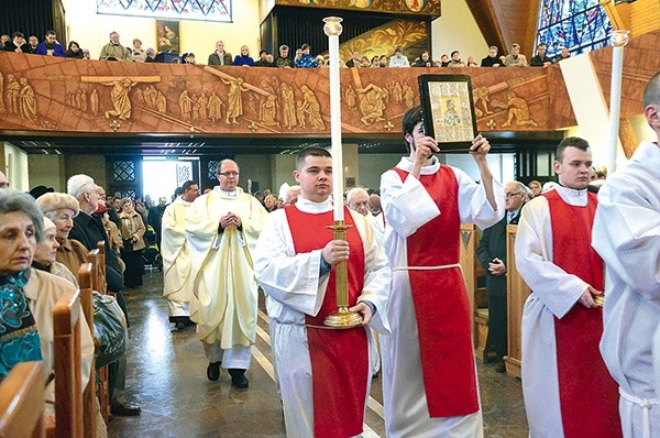 Przez Pismo Święte Bóg przemawia do każdego człowieka