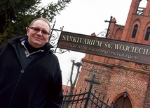  Ks. Mirosław Bułecki opiekuje się sanktuarium w Świętym Gaju od 2005 roku 