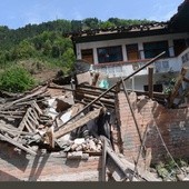Trzęsienie ziemi - tysiące ofiar