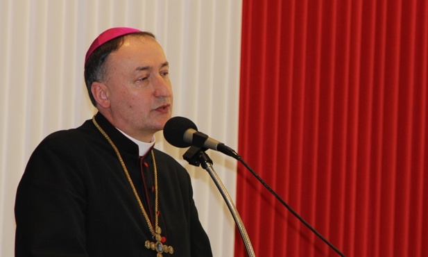 Sesję otworzył bp Andrzej Jeż