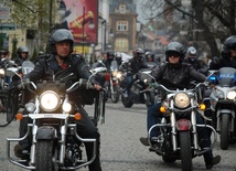 Motocykliści przejechali ulicami Radomia pod Urząd Miejski