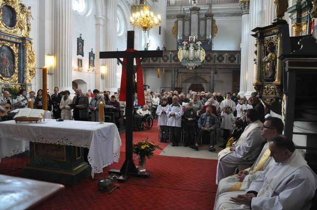 Pielgrzymka dekanatu pilskiego do Skrzatusza