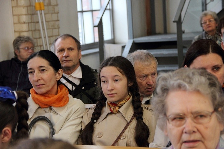 Koła różańcowe w centrum handlowym SCC