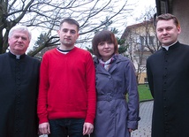  – Tworzenie tej gazety to nasza pasja – mówią zgodnie: ks. Józef Piwowarski, redaktor naczelny (pierwszy z lewej), Michał Chrząszcz, Renata Marek, sekretarz redakcji, i ks. Piotr Podwyszyński