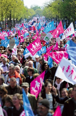 Paryż, 21 kwietnia 2013 r. W demonstracji przeciwników ustawy o „małżeństwach” homoseksualnych uczestniczyło ponad milion Francuzów