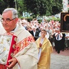  Parafianie w uroczystej procesji wprowadzili do kościoła kopię jasnogórskiego wizerunku Maryi 