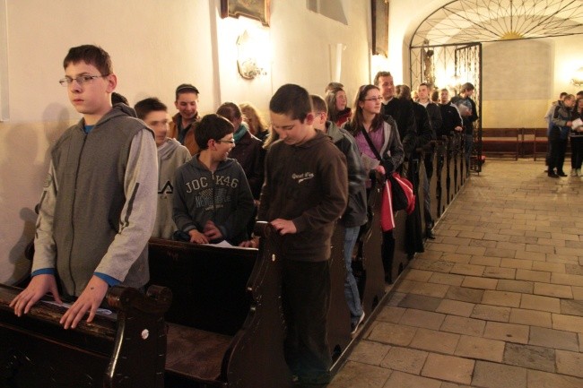 Czuwanie młodzieży w Jemielnicy