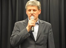 Patriotyczne śpiewanie w Brzesku