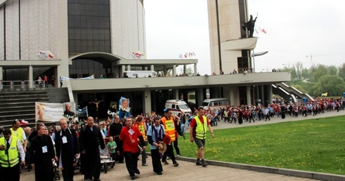 Pielgrzymi bielsko-żywieccy wkraczają do sanktuarium