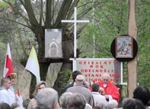 W kameralnym miejscu, na Cichrorajce w Głownie, co roku przed kapliczką św. Stanisława odprawiana jest Msza św.