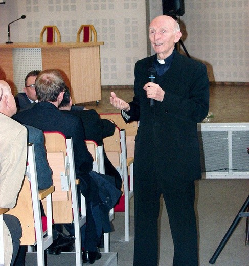 Ks. prof. Kazimierz Dola w Centrum Edukacyjnym im. Jana Pawła II w Gliwicach