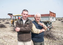 Jan Kwaśniak z synem Piotrem, który studiował na SGGW, ale najwięcej nauczył się od ojca 