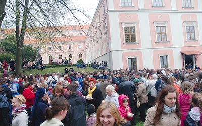  Na spotkanie w seminarium przybyły tłumy młodych