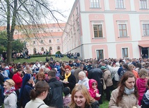  Na spotkanie w seminarium przybyły tłumy młodych