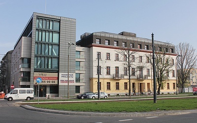  Nowoczesne biurowce to nie tylko wieżowce, ale też połączenie starej architektury z nową. Na zdjęciu: biura przy ul. Kijowskiej na Pradze