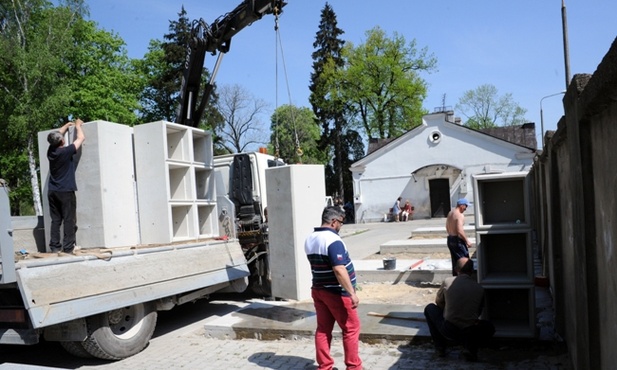 Prace nad urządzaniem nisz i ich otoczenia potrwają do września