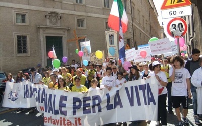 Ulicami Rzymu przeszedł Marsz dla Życia