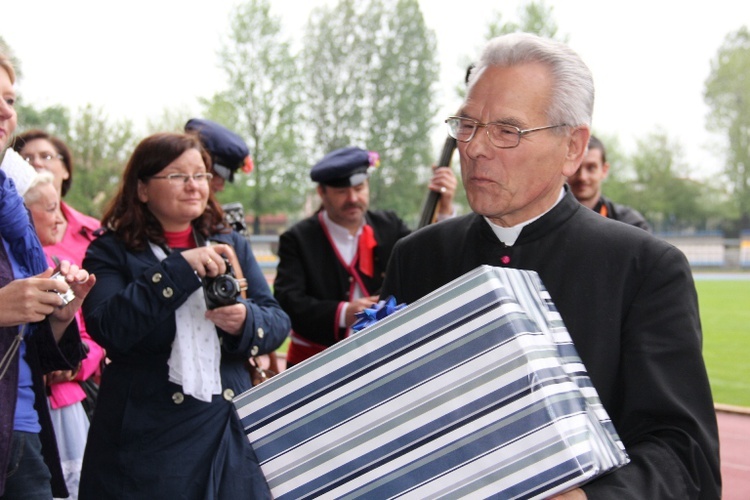 Mecz policjantów z księżmi w Kutnie