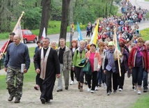 Przewodnikiem pielgrzymki jest ks. Wiesław Frelek