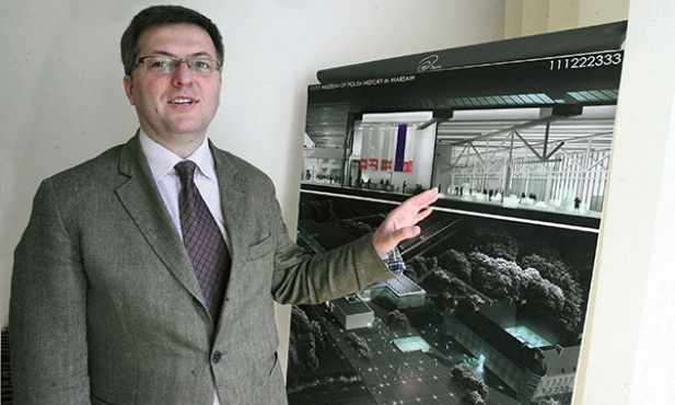 Dyr. Robert Kostro przedstawia projekt gmachu i wystawy Muzeum Historii Polski 