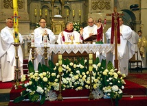   Eucharystii przewodniczył bp Henryk Tomasik. Koncelebrowali ją księża: (od lewej) Andrzej Tuszyński, Jacek Kucharski, Mariusz Wincewicz i Krzysztof Rusiecki