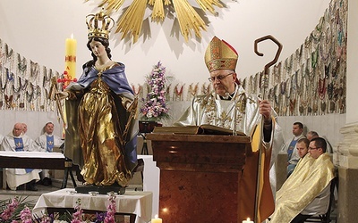  Uroczystej Eucharystii przewodniczył biskup Tadeusz Pikus