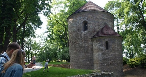 Romańska rotunda św. Mikołaja na cieszyńskim wzgórzu zamkowym