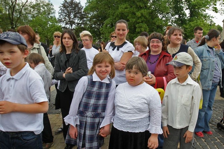 Obchody Dnia Godności Osób Niepełnosprawnych Intelektualnie zgromadziły na placu Litewskim tłumy lublinian