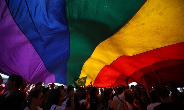 Francja: Trybunał Konstytucyjny zatwierdził homomałżeństwa