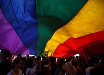 Francja: Trybunał Konstytucyjny zatwierdził homomałżeństwa