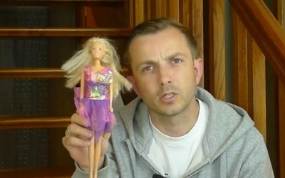 Barbie - zbyt wysoka i zbyt szczupła