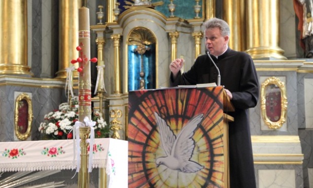 Konferencję na temat wspólnot wygłosił ks. Władysław Moczarski, proboszcz parafii Świętego Ducha w Łowiczu