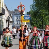 Do Piotrkowa i Częstochowy pielgrzymi wchodzili w strojach ludowych