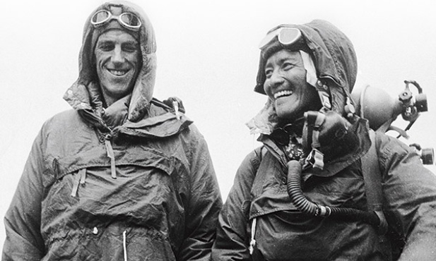 Sir Edmund P. Hillary (z lewej) i Sardar Tenzing Norgay miesiąc po zdobyciu najwyższego szczytu Ziemi