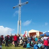 Całe rodziny przyszły na Bendoszkę Papieskim Szlakiem 