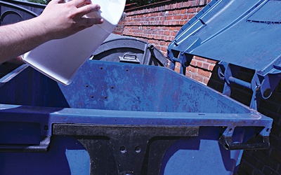 Od 1 lipca tego roku będziemy płacić gminom opłaty za wywóz odpadów, a gminy będą zawierały umowy z firmami wywozowymi