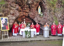 Jubileuszowej Mszy św. przewodniczył abp Celestino Migliore (drugi z prawej)