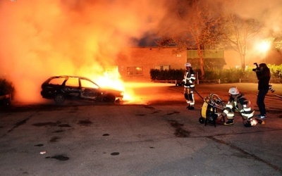 Czwarta noc zamieszek w Sztokholmie