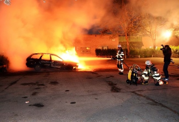 Czwarta noc zamieszek w Sztokholmie