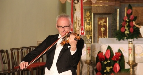 Występ Krzesimira Dębskiego - skrzypka