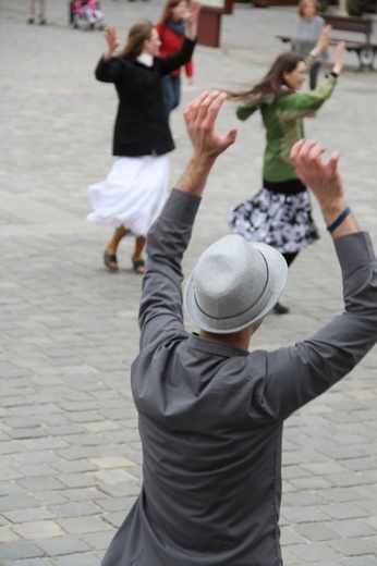 Tańce lednickie na rynku we Wrocławiu