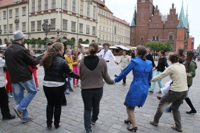 Tańce lednickie na rynku we Wrocławiu